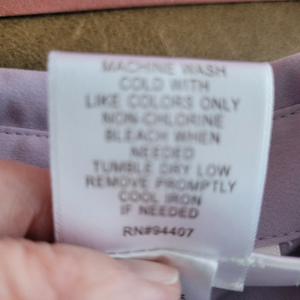 Ladies Travelsmith oversize shirt, size medium - Picture 4 of 6
